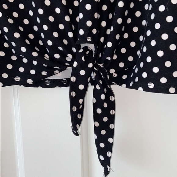 NWOT JUSTIFY blouse w/a knot at the hemline - Picture 4 of 6